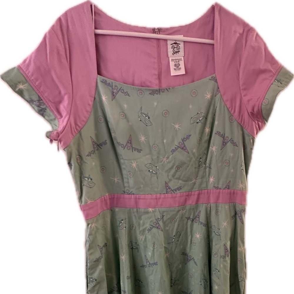 Flo’s V8 cafe dress deal